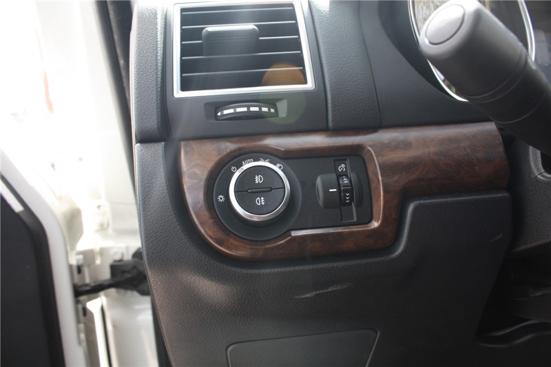 北京汽车 BJ80 中控台