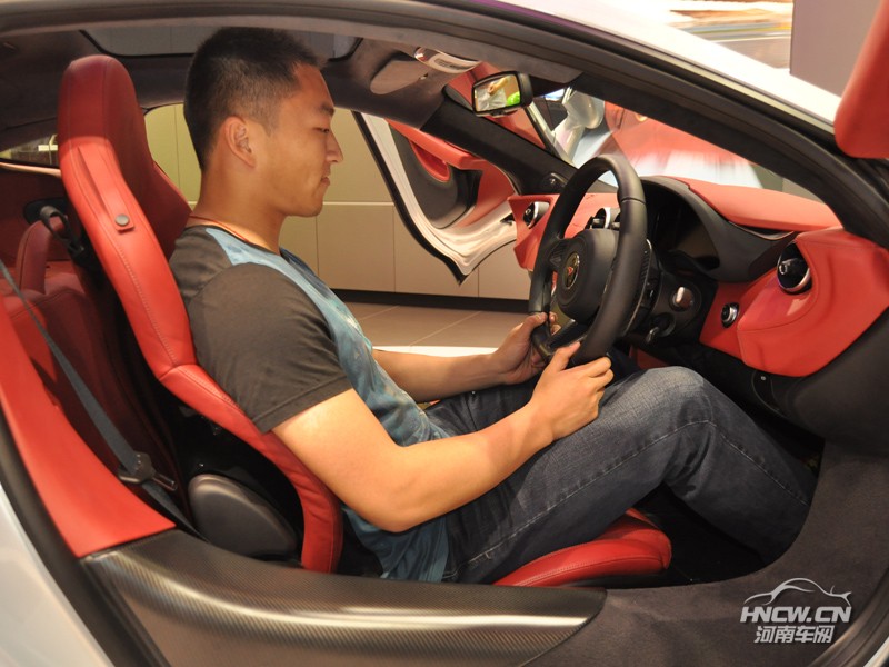 2016款 迈凯伦 570GT 内饰