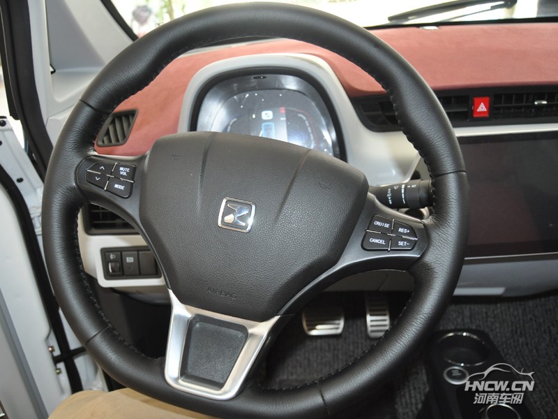 2016款 众泰 E200 中控