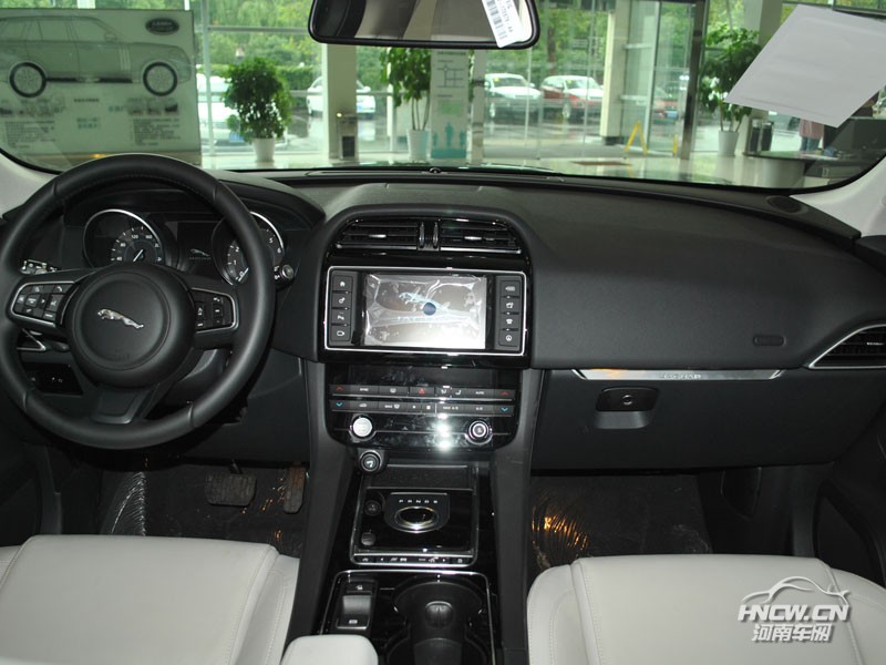 2016款 捷豹 F-Pace 中控