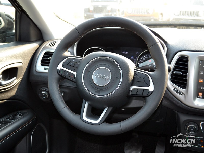 2017款 广菲克 指南者 中控