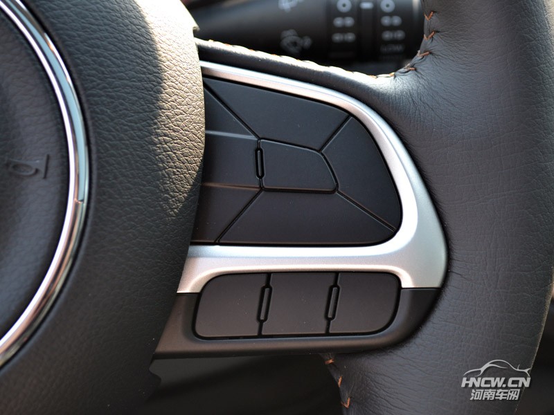 2017款 广菲克 指南者 中控