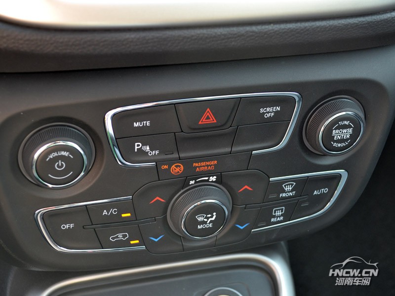 2017款 广菲克 指南者 中控