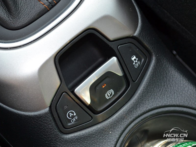 2017款 广菲克 指南者 中控