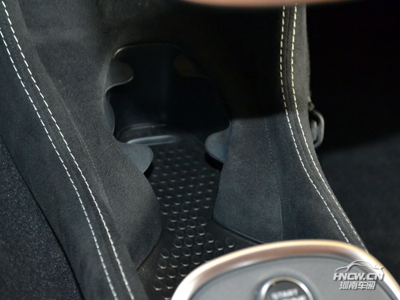 2019款 迈凯伦570S Spyder 中控