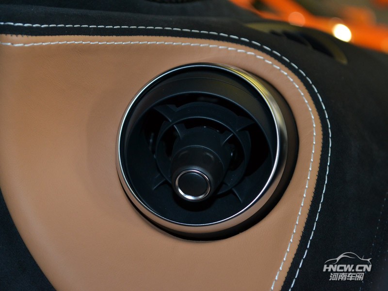 2019款 迈凯伦570S Spyder 中控