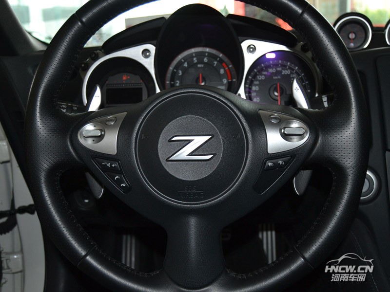 2013款 日产(进口)370Z 中控