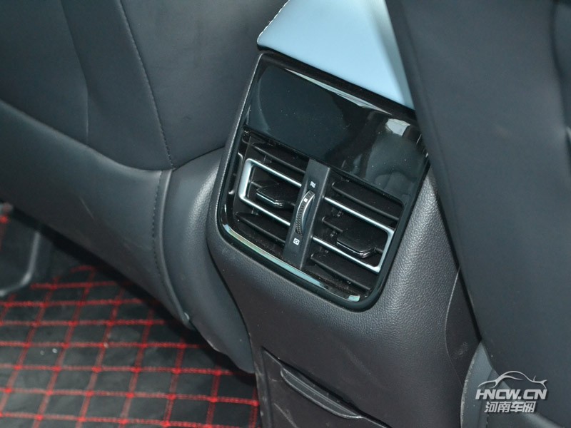 2018款 长安CS75 PHEV 内饰