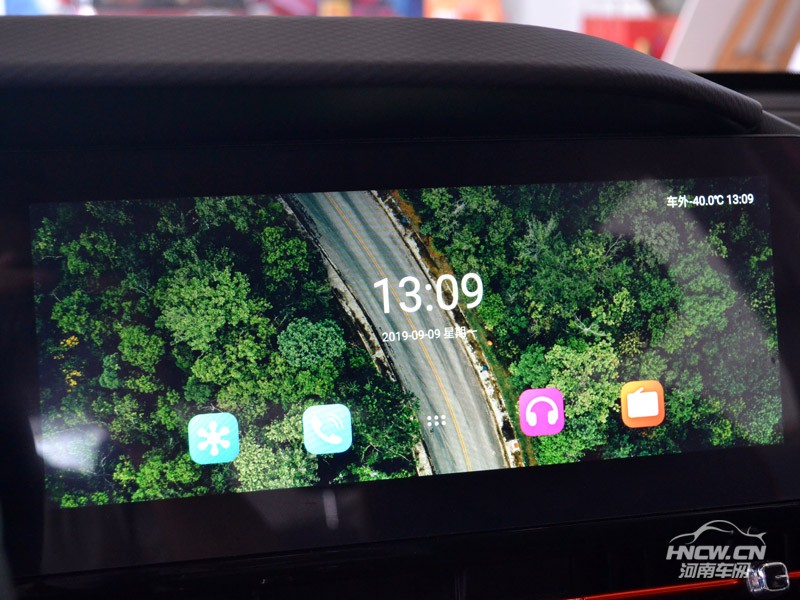 2019款 上汽通用五菱宝骏RC-6 中控