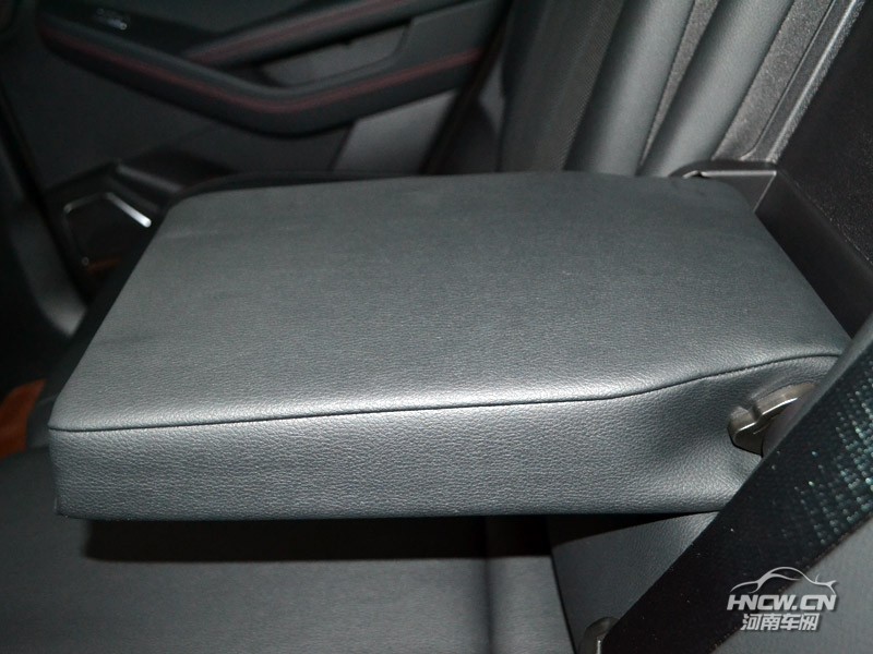 2019款 比亚迪唐DM 内饰
