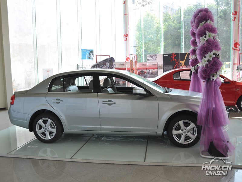 2012奔腾B70 外观