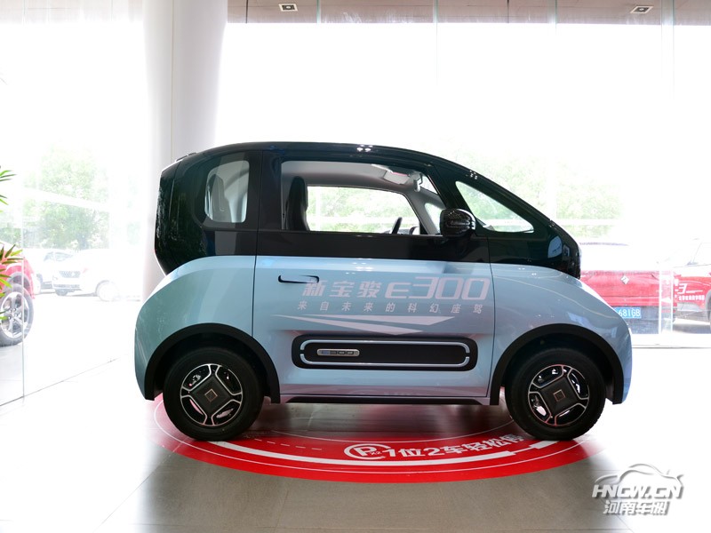 2020款 上汽通用五菱宝骏E300 外观