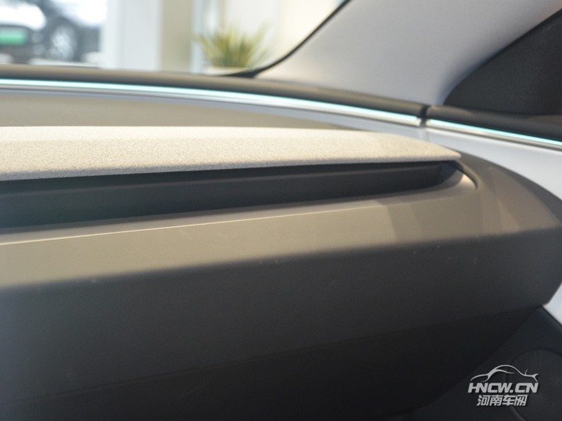 2023款 特斯拉Model 3+ 中控