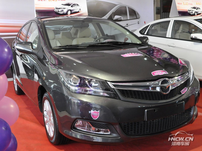 2013款海马M3 外观