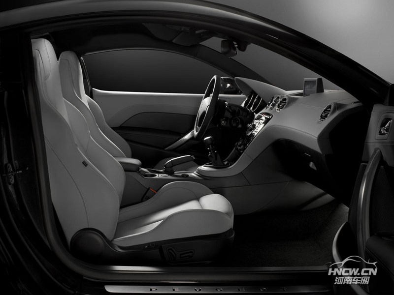 2011款标致RCZ 内饰