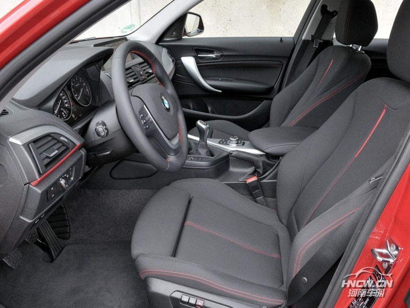 2012款宝马1系 内饰
