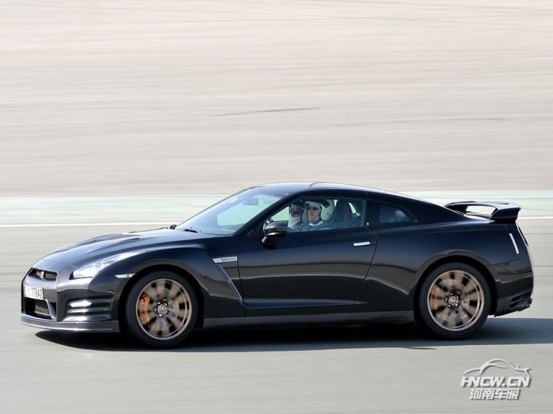 2012款日产GT-R 外观