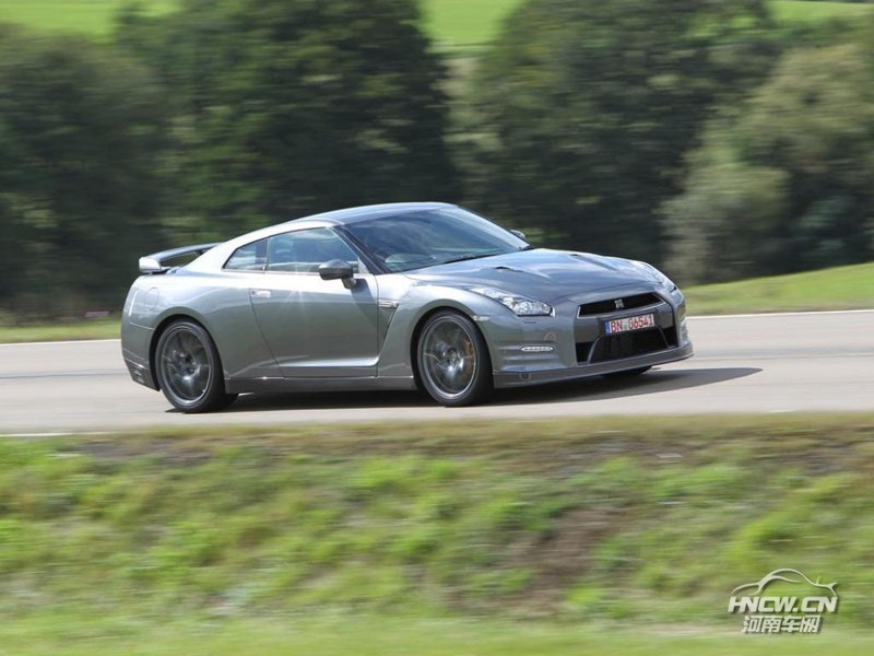 2012款日产GT-R 外观