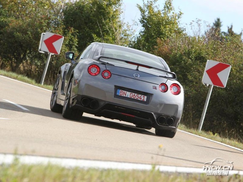 2012款日产GT-R 外观