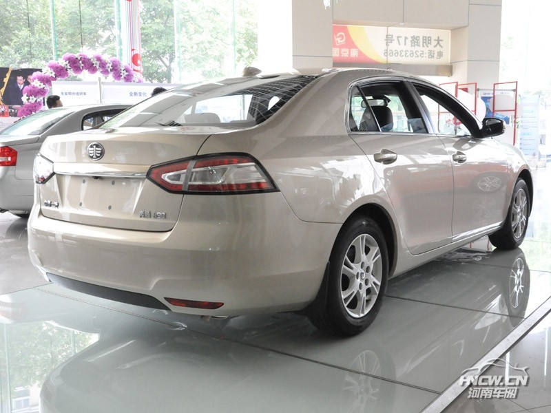 2012款奔腾B90 外观