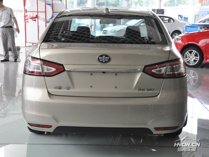 2012款奔腾B90 外观