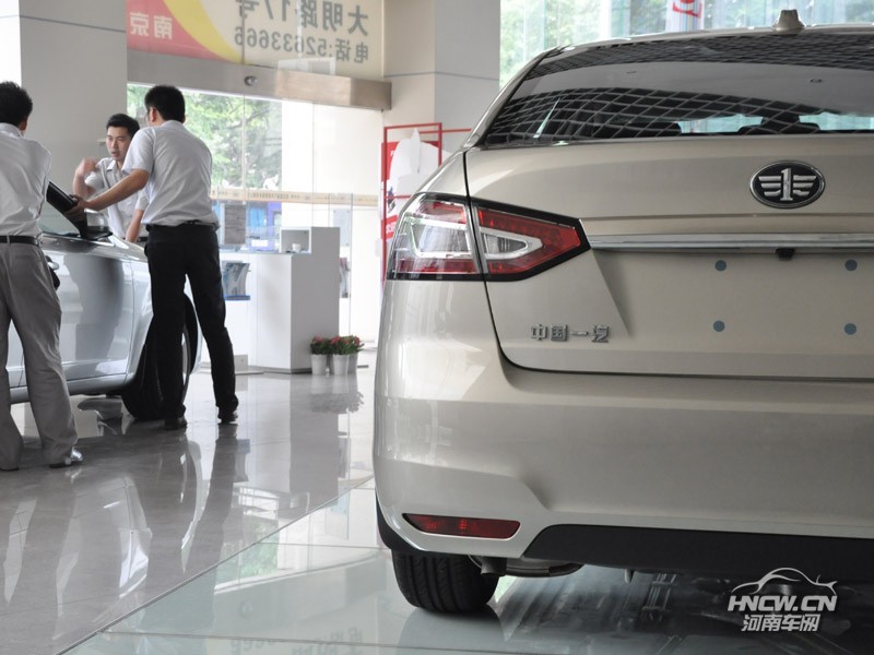 2012款奔腾B90 外观