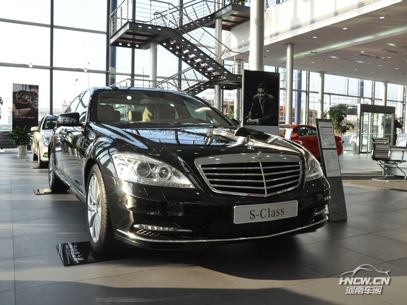 2011款奔驰S300L 外观