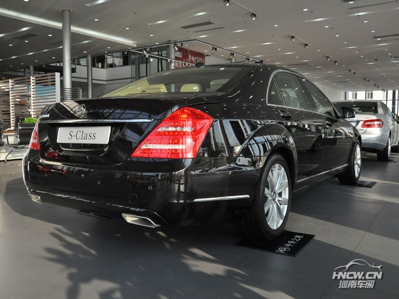 2011款奔驰S300L 外观