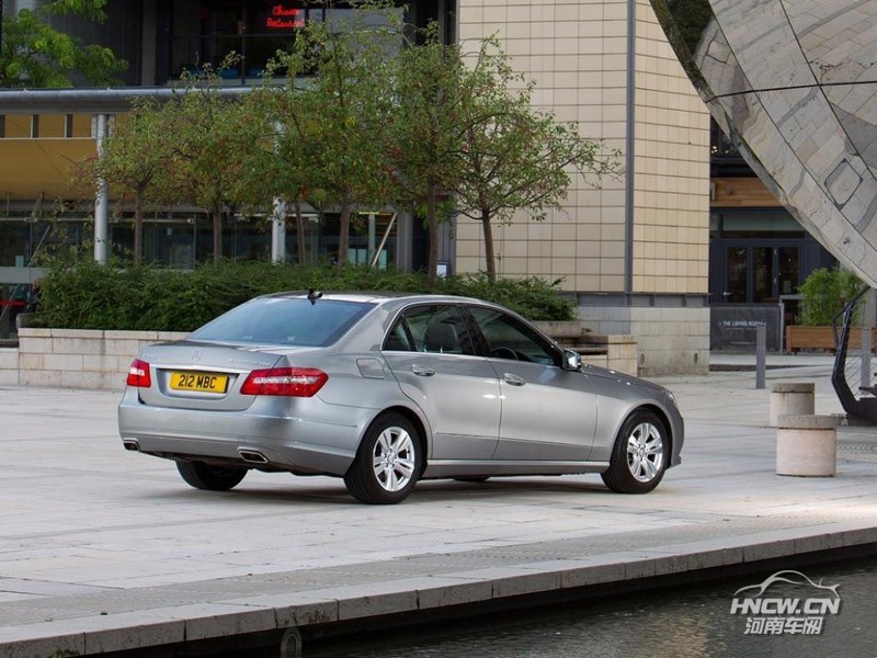 2013款奔驰E300 外观