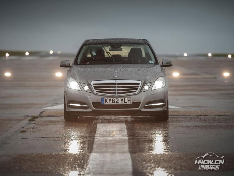 2013款奔驰E300 外观