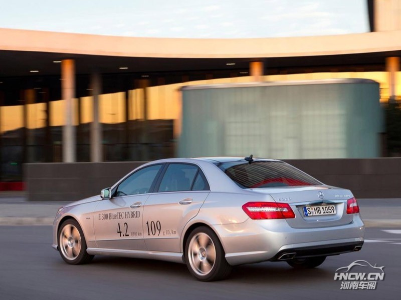 2013款奔驰E300 外观