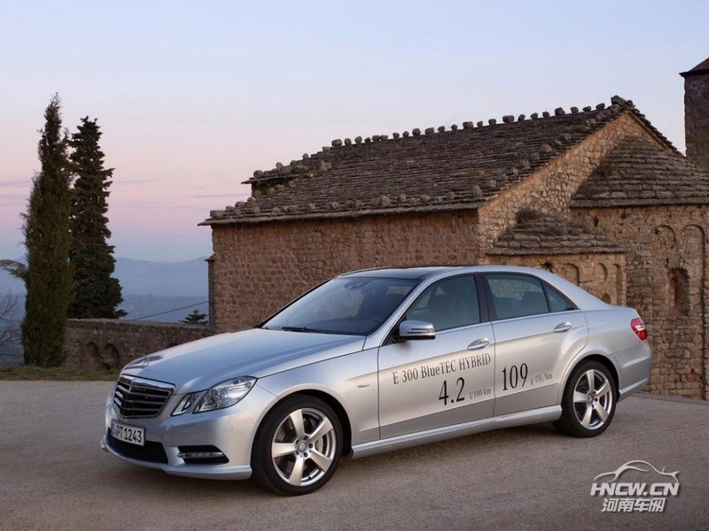 2013款奔驰E300 外观