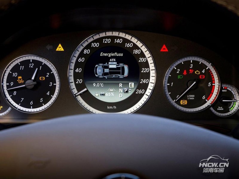 2013款奔驰E300 中控台