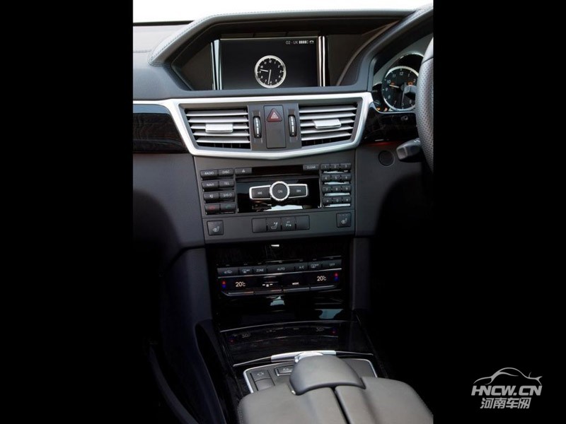 2013款奔驰E300 中控台