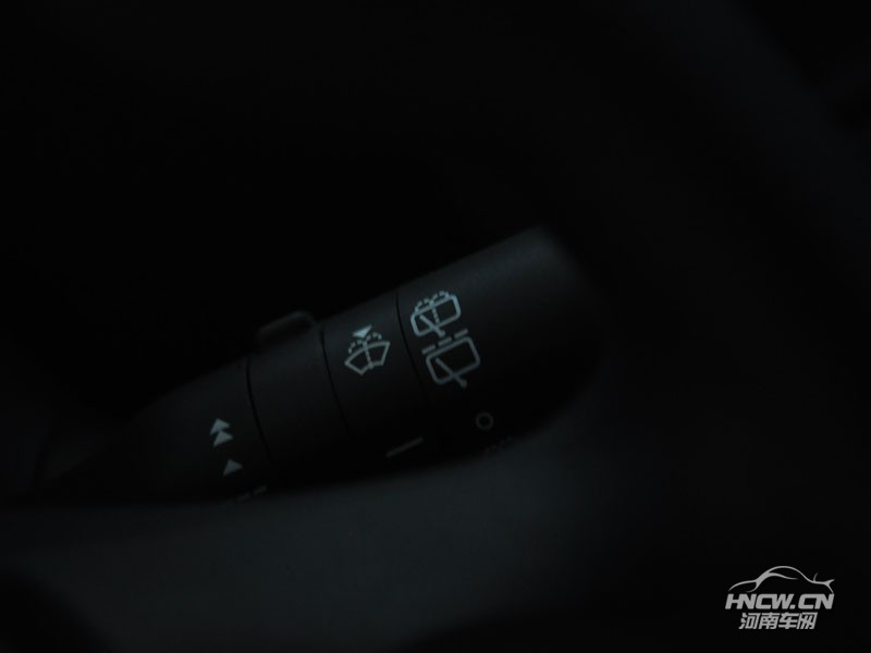 2011款MG3 中控
