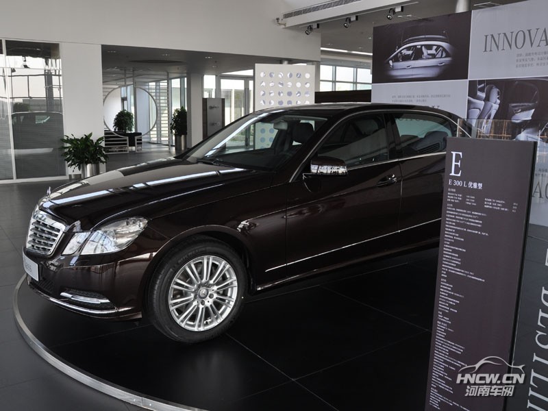 2011款奔驰E300L 外观