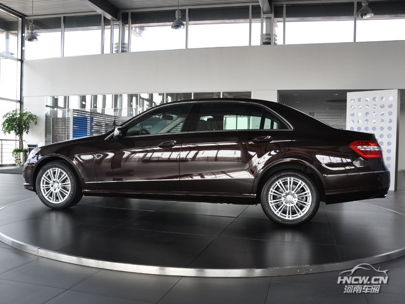 2011款奔驰E300L 外观