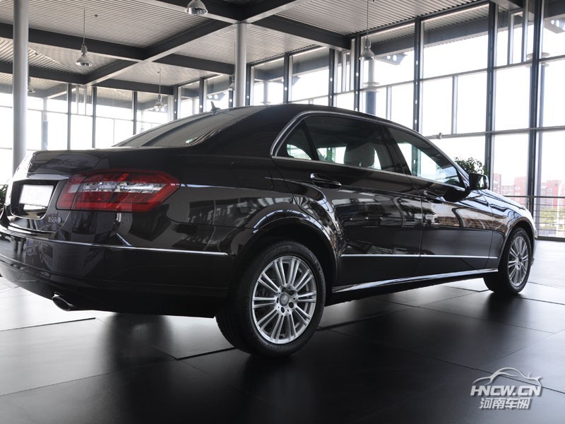 2011款奔驰E300L 外观