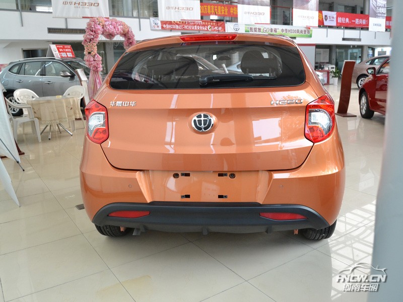 2014款华晨中华H220 外观