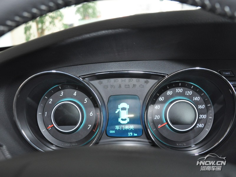 2014款 北汽绅宝 D50 中控