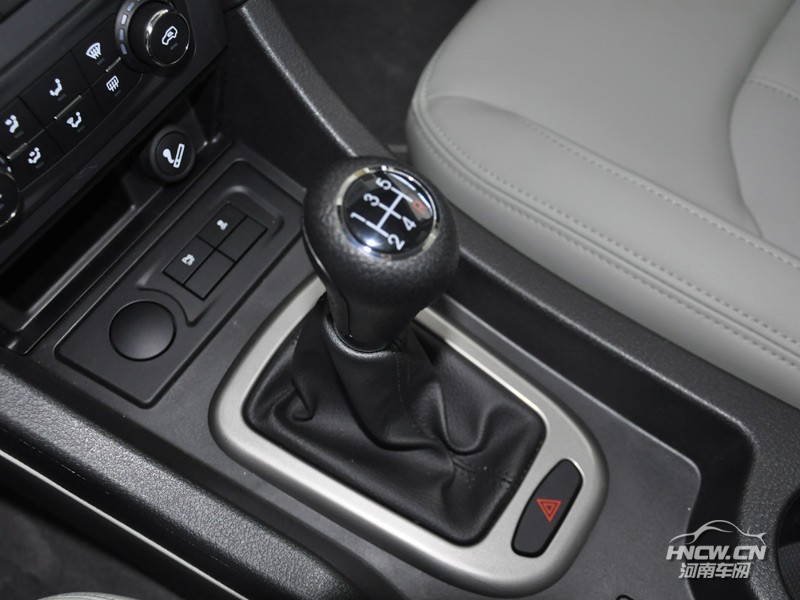 2014款 北汽绅宝 D50 中控