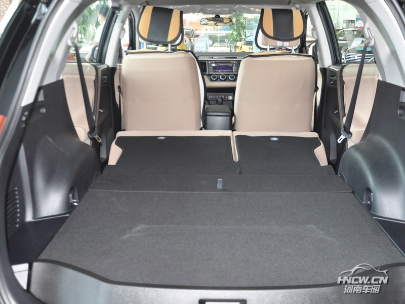 2013款一汽丰田RAV4 内饰
