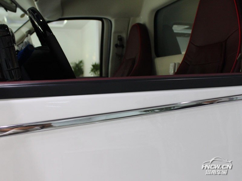 GMC Savana 200S运动版 中控台