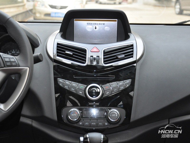 2014款海马S5 1.5T CVT 中控