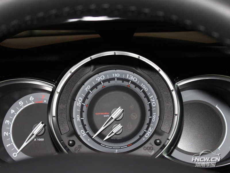 2012款 DS3 中控台