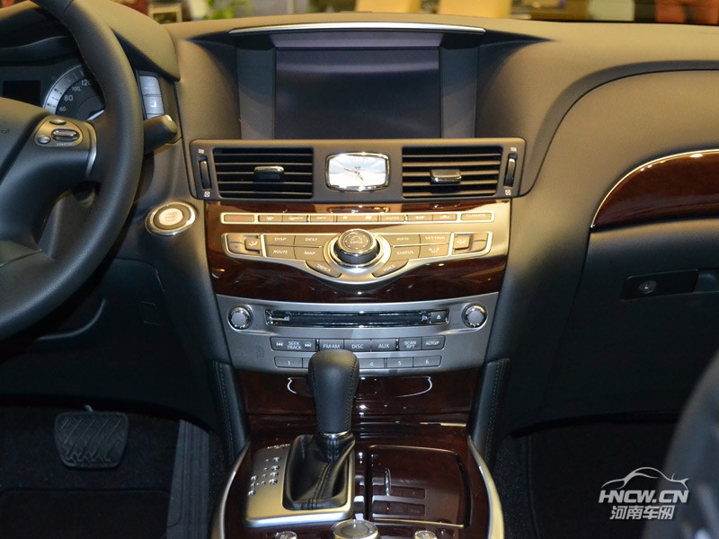 2014款英菲尼迪Q70L 中控