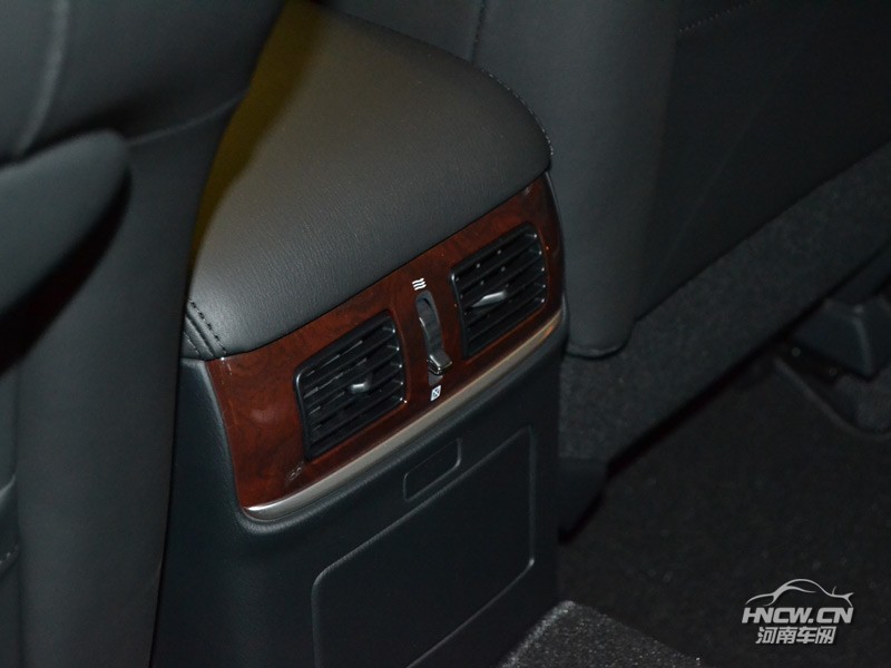 2014款英菲尼迪Q70L 内饰