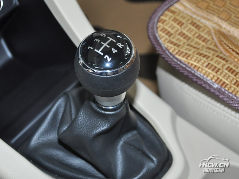 2013款东南 V6菱仕 中控