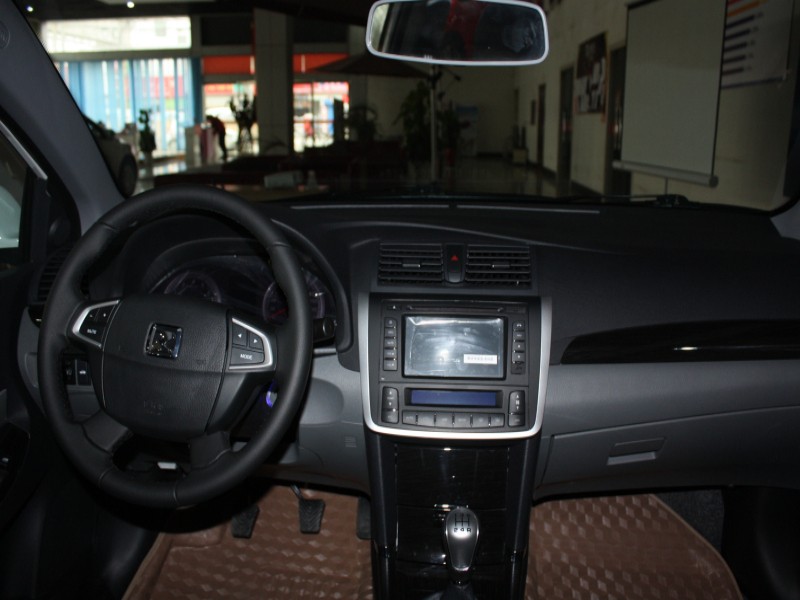 2012款 众泰Z300 中控台