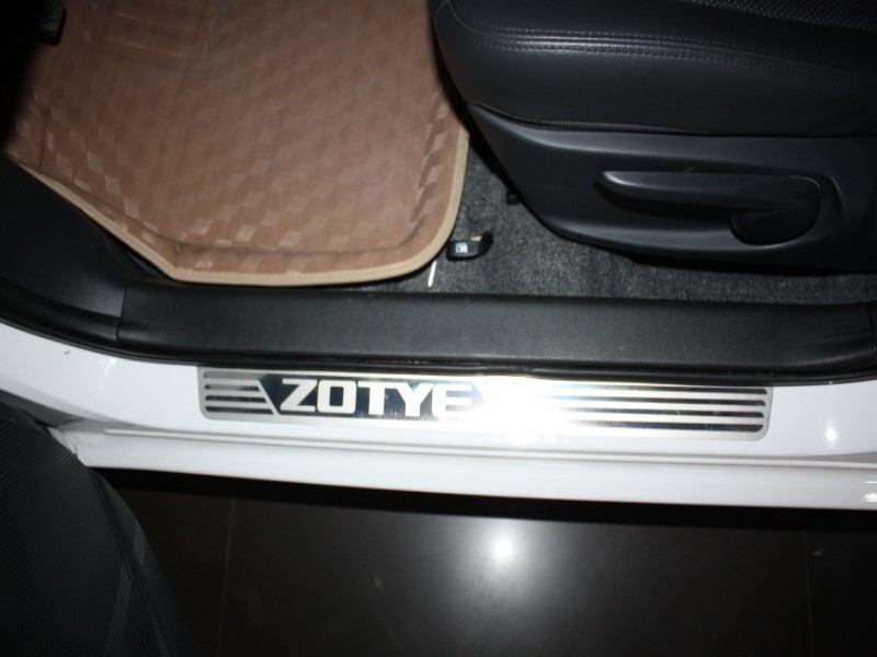 2012款 众泰Z300 中控台